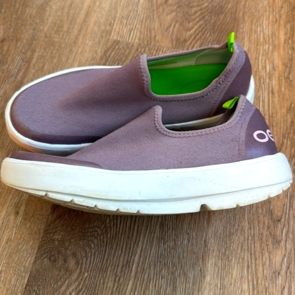 OOFOS OOMG Women's Size 6  Lavender Comfort Slip On